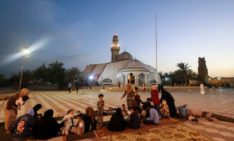 قراءة القرآن والصلاة في نهار رمضان بالعراق