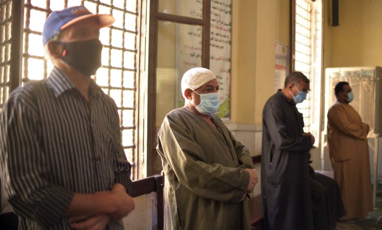 أول صلاة جمعة في شهر رمضان في محافظة الأقصر وسط إجراءات احترازية مشددة للحد من انتشار فيروس كورونا المستجد