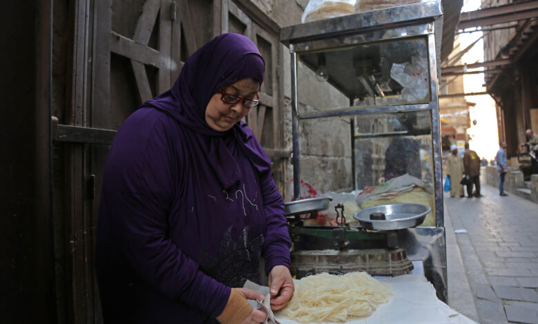 بائعة الكنافة 