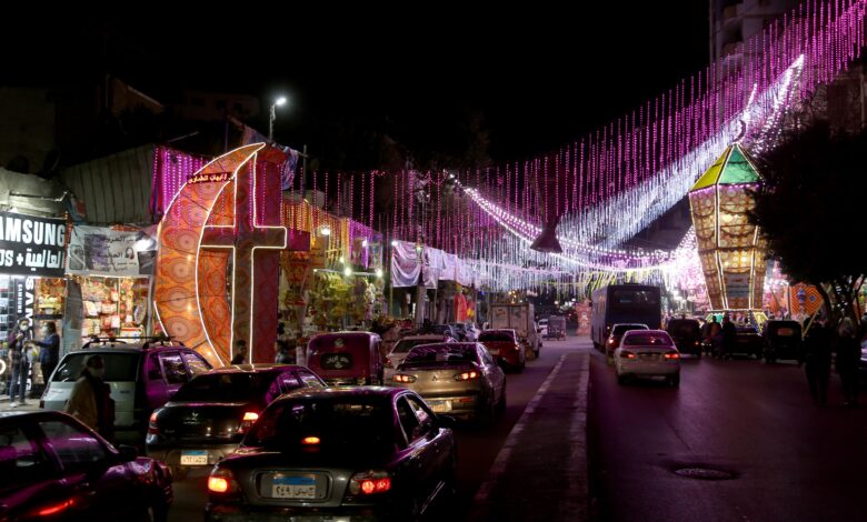 زينة رمضان تملأ شوارع شبرا مصر
